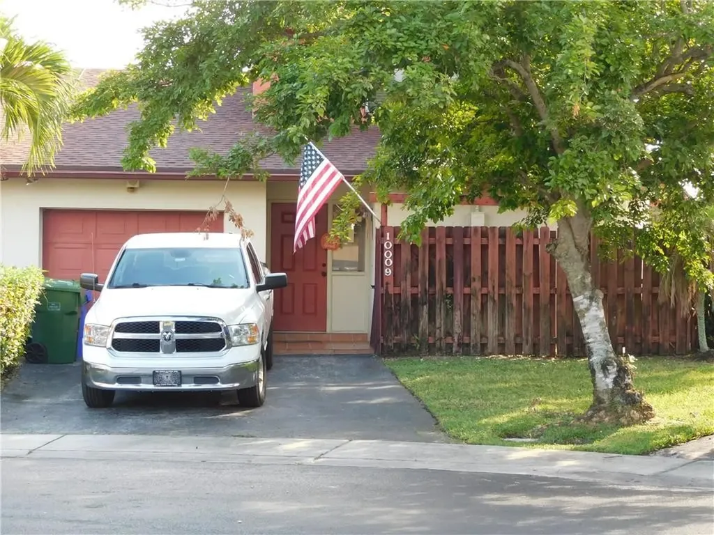 10009 SW 16th Street Pembroke Pines FL 33025
