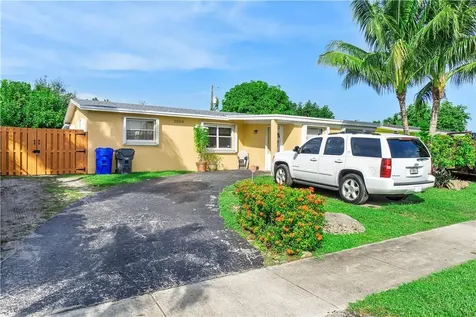 3000 N 73rd Terrace Hollywood FL 33024