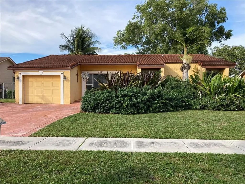 8641 NW 4th Street Pembroke Pines FL 33024