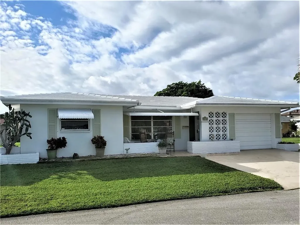 5012 NW 50th Court Tamarac FL 33319