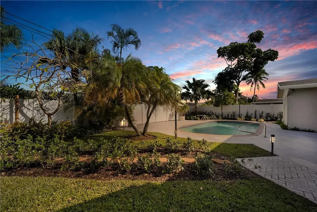 1911 NE 206th Terrace Miami FL 33179