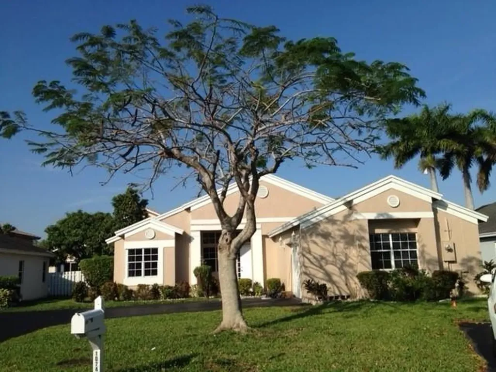 10748 Lago Welleby Drive Sunrise FL 33351