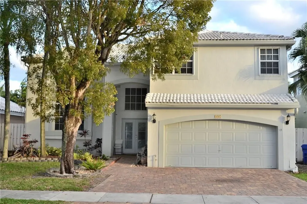 997 SW 104th Way Pembroke Pines FL 33025