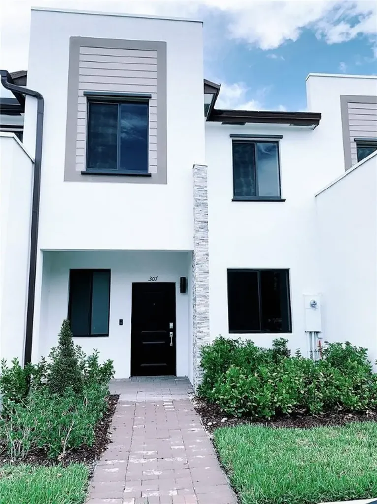 307 NE 208th Terrace Miami FL 33179
