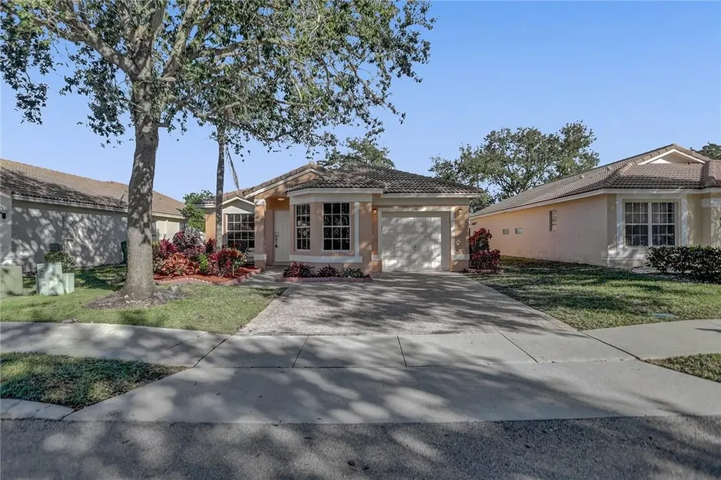 11781 SW 7th Street Pembroke Pines FL 33025