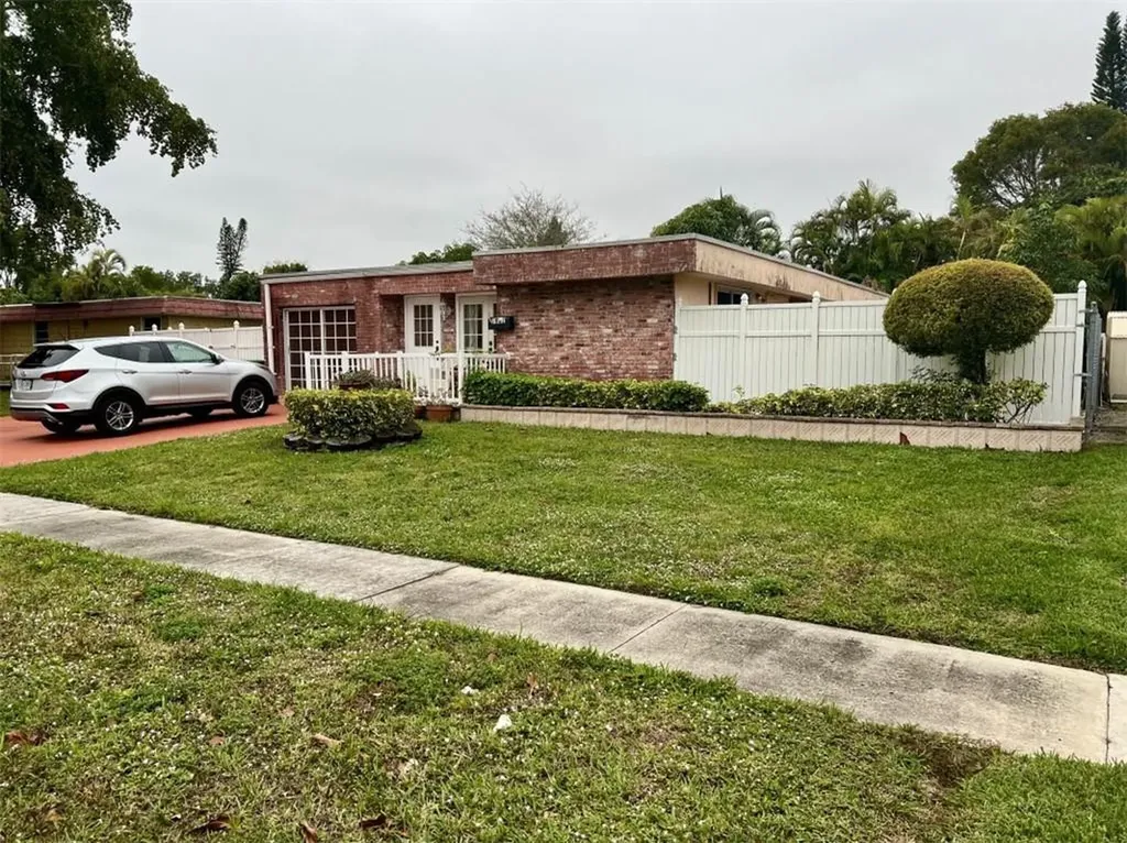 7807 NW 66th Terrace Tamarac FL 33321