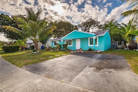 1321 SW 71st Terrace North Lauderdale FL 33068