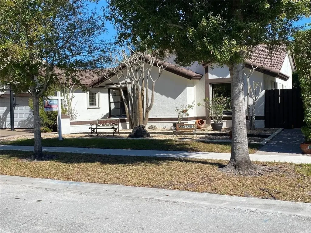 1860 NW 107th Terrace Plantation FL 33322