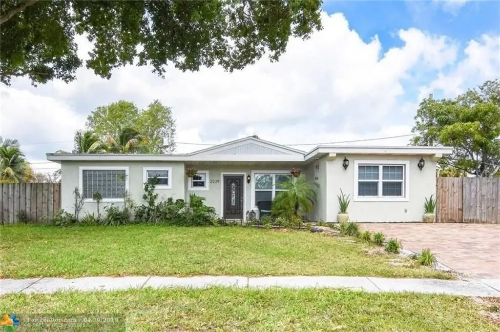 2229 W Hogan Hollow Road Margate FL 33063