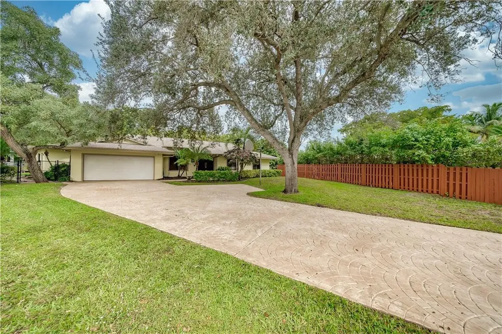 5471 SW 16th Court Plantation FL 33317