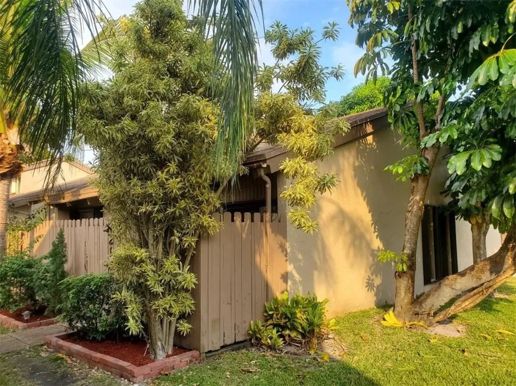 2136 SW 82nd Avenue Davie FL 33324