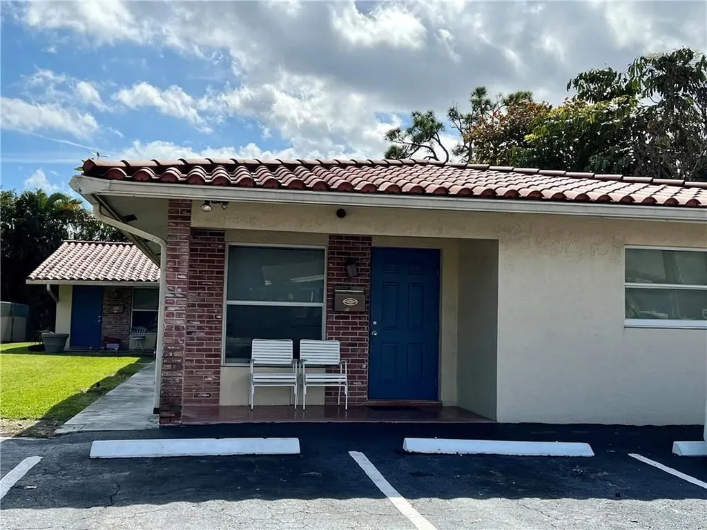 860-866 NE 38th Street Oakland Park FL 33334