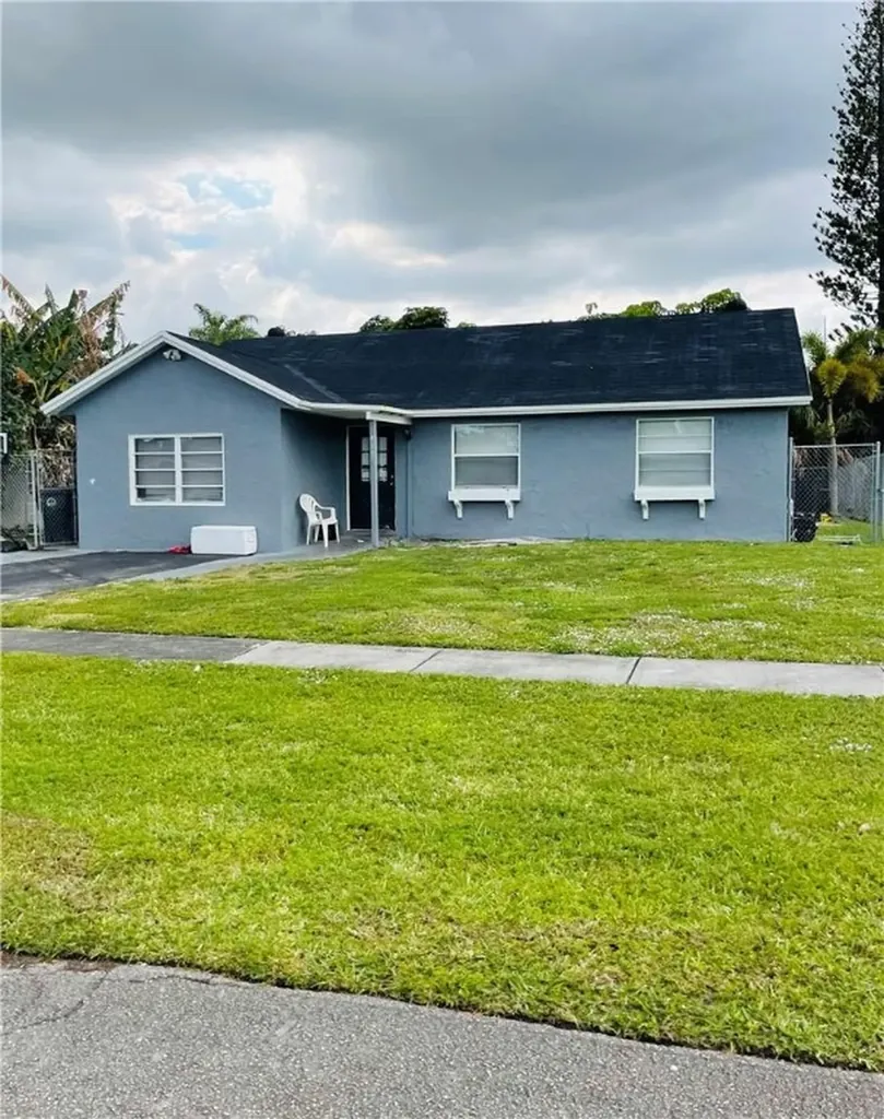 417 SW 74th Avenue North Lauderdale FL 33068