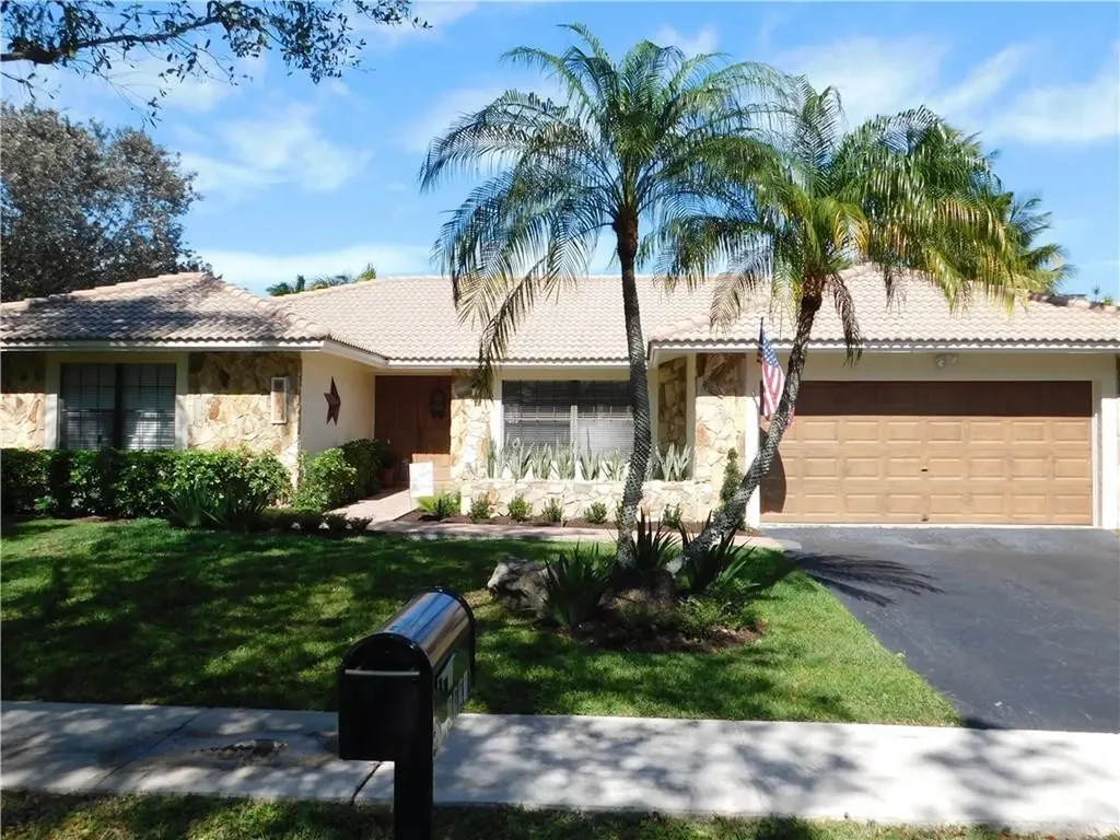 9821 NW 10th Street Plantation FL 33322