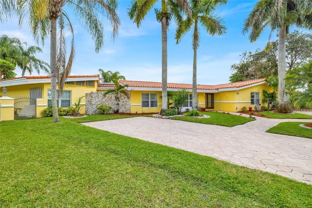 10300 NW 18th Place Pembroke Pines FL 33026