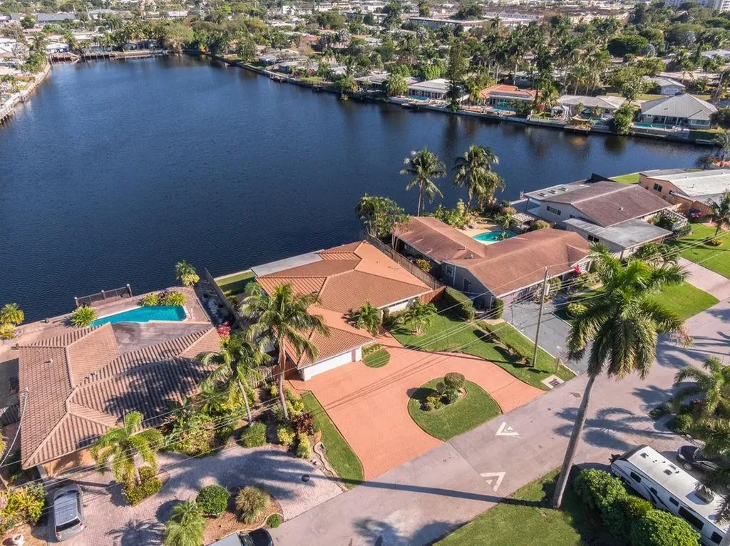 4240 NE 16th Terrace Oakland Park FL 33334