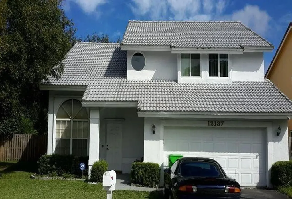 12137 NW 35th Place Sunrise FL 33323