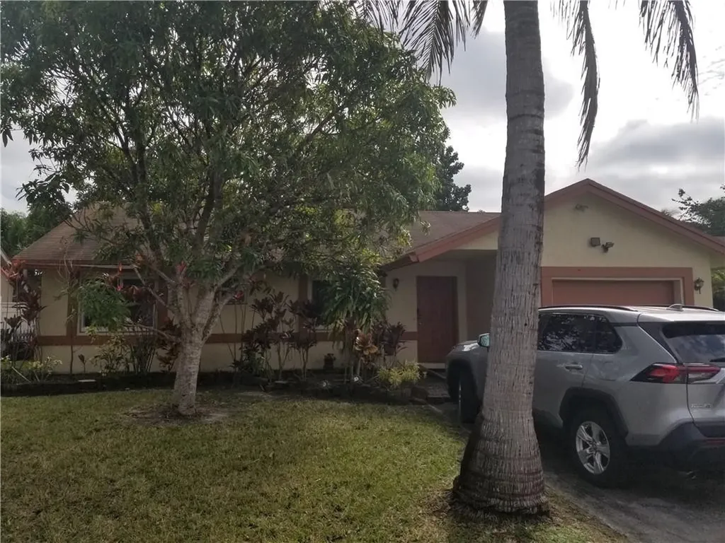 7520 SW 7th Place North Lauderdale FL 33068