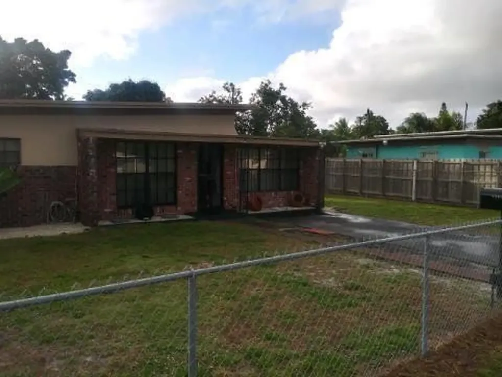 12120 NW 21st Court Miami FL 33167