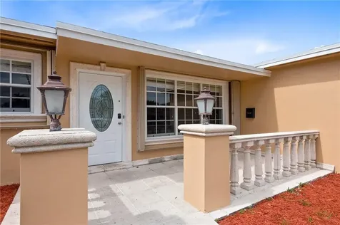 2040 NW 88th Way Pembroke Pines FL 33024