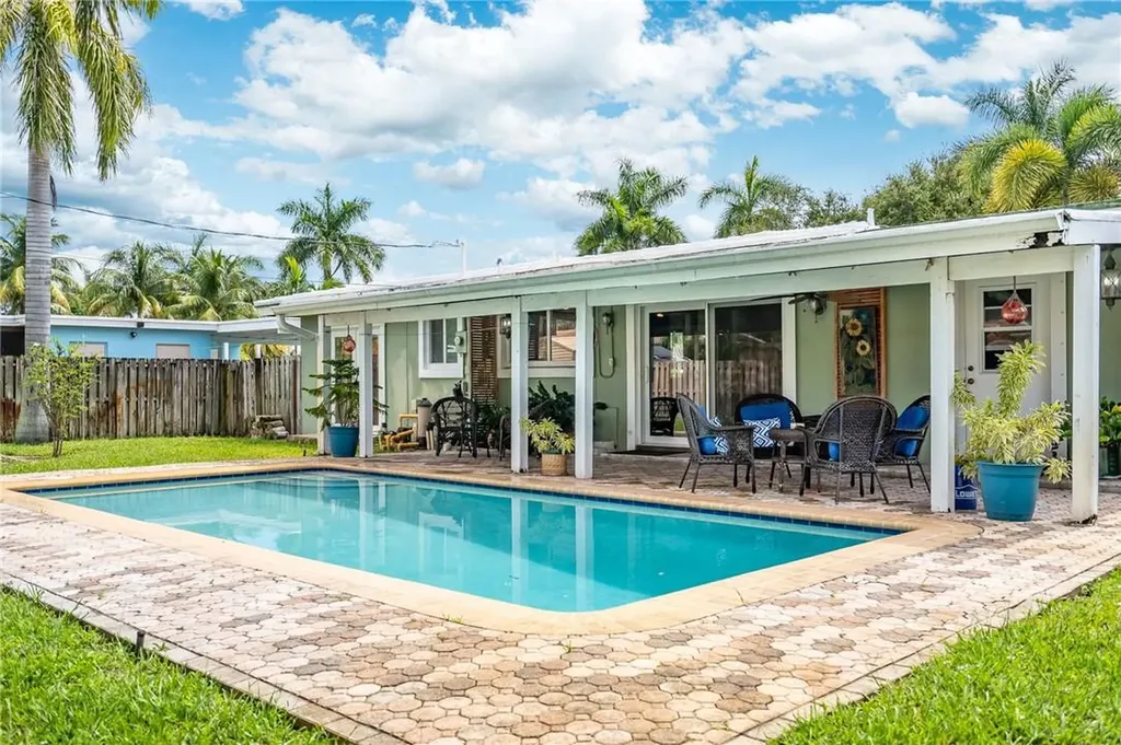 275 SW 14th Street Pompano Beach FL 33060