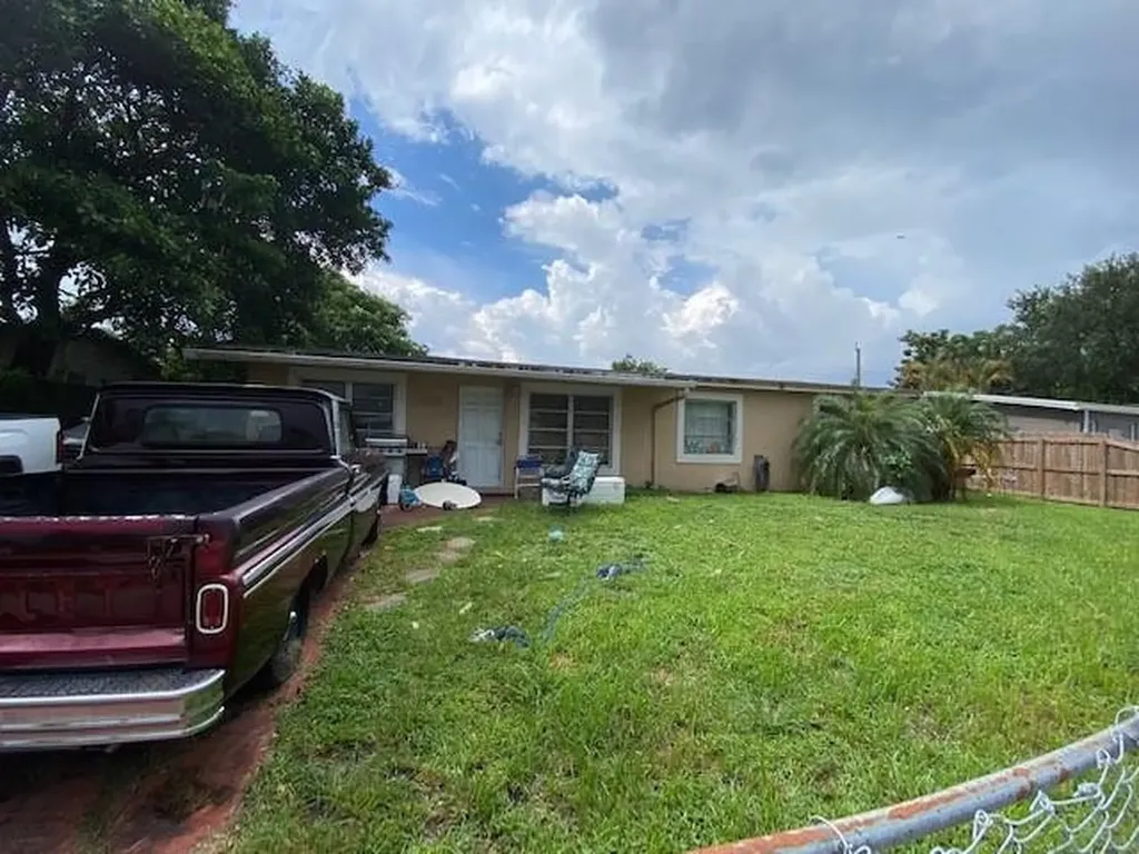 6221 SW 38th Street Davie FL 33314