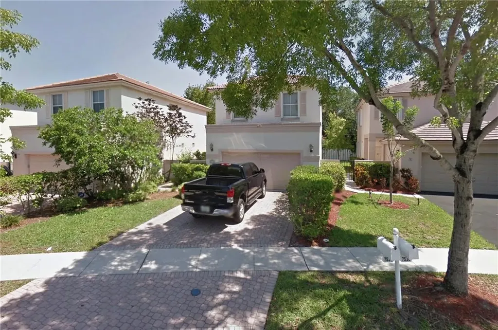 7530 NW 1st Place Plantation FL 33317