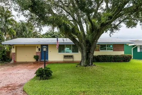 1011 NW 81st Avenue Pembroke Pines FL 33024