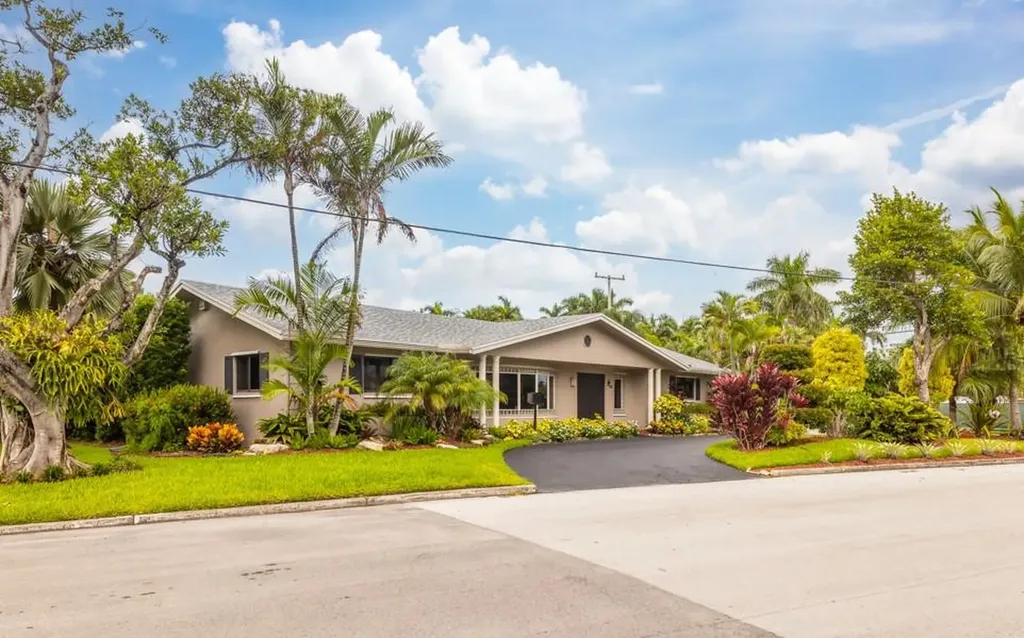 1000 S Southlake Drive Hollywood FL 33019