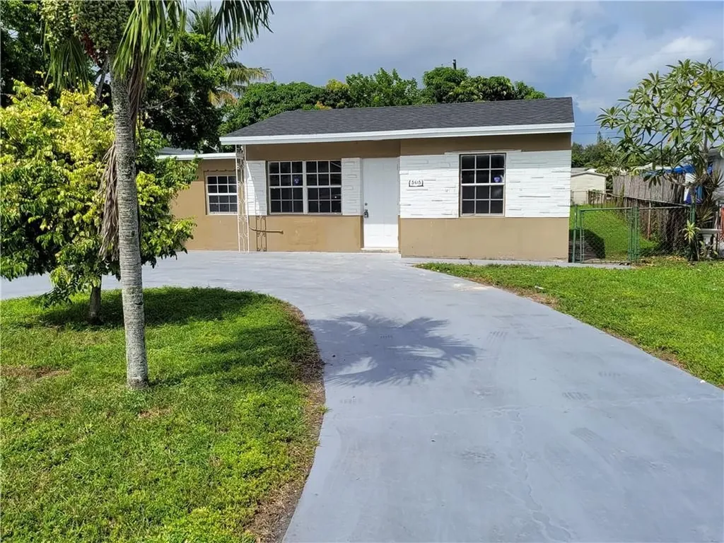 5615 Hayes Street Hollywood FL 33021