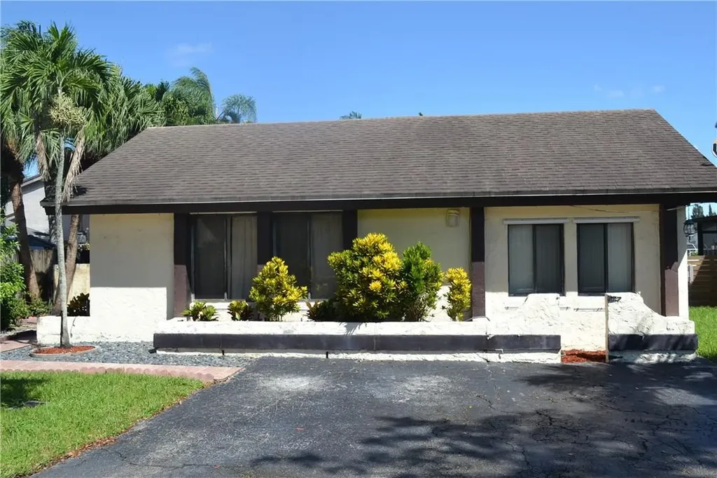 8321 SW 41st Street Davie FL 33328