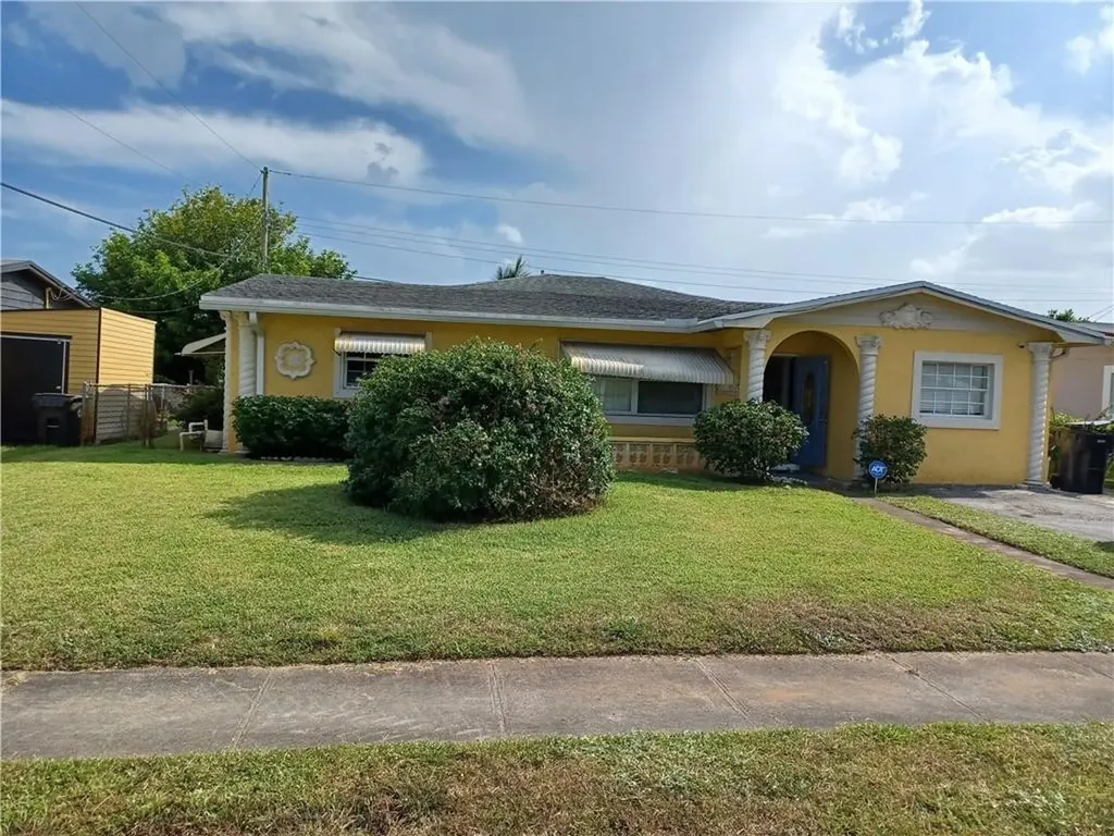 3610 NW 28th Court Lauderdale Lakes FL 33311