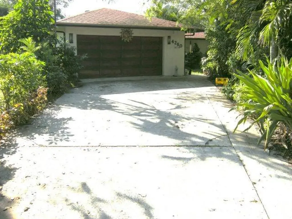 4260 NW 19th Avenue Oakland Park FL 33309