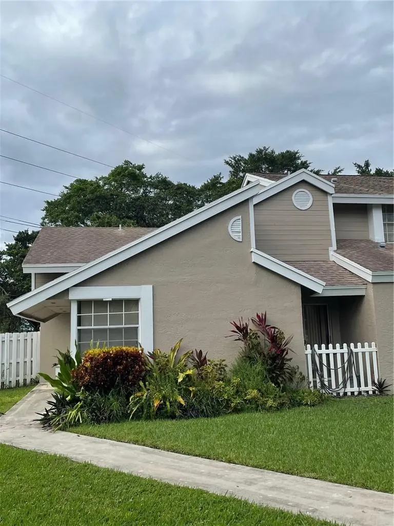 1011 SW 111th Way Davie FL 33324