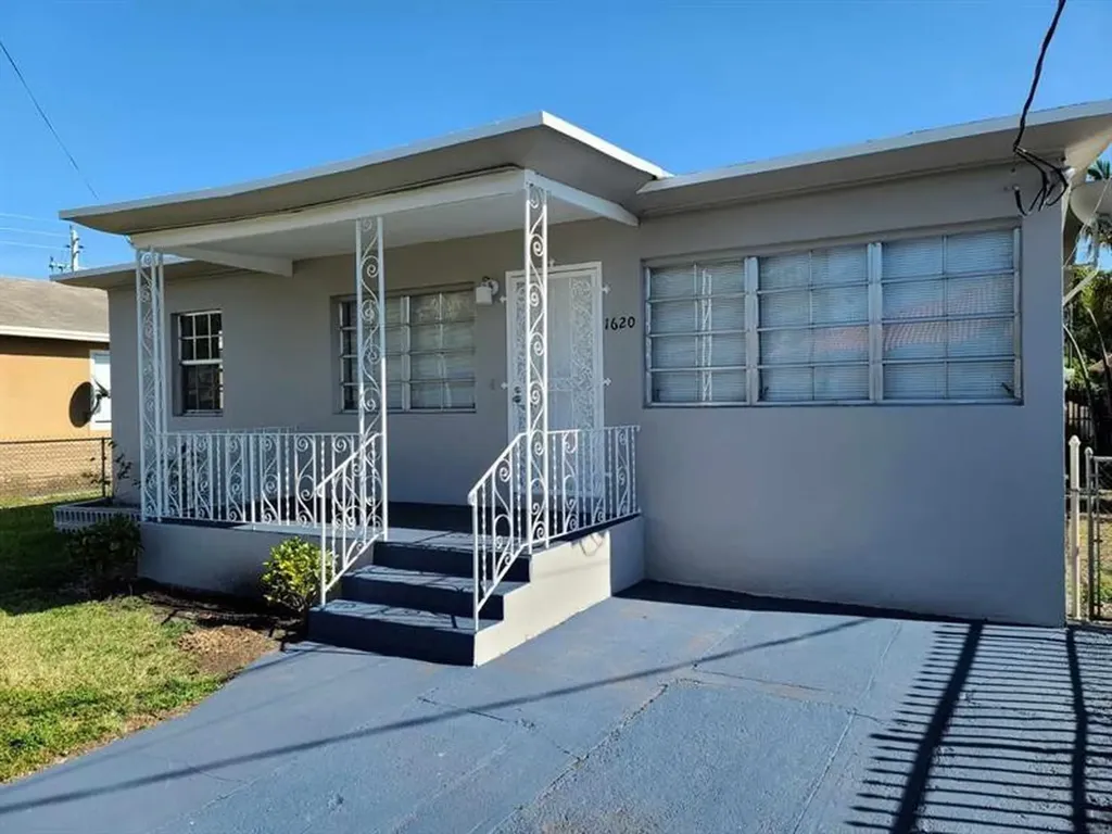 1620 NW 42nd Street Miami FL 33142