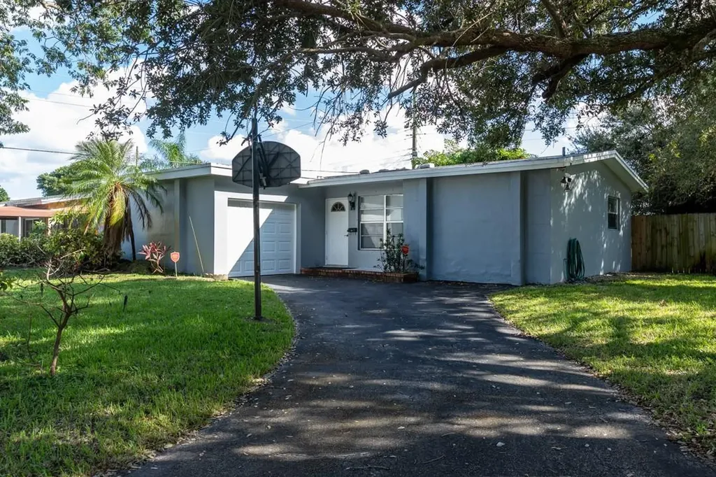 6390 Park Street Hollywood FL 33024