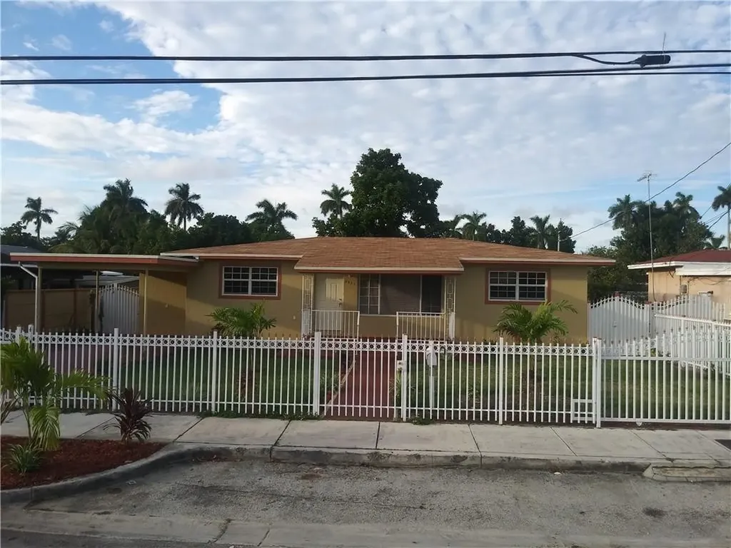 2031 NW 27th Street Miami FL 33142