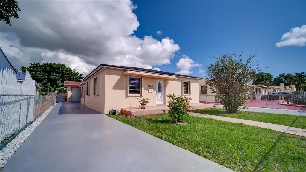 3651 NW 17th Street Miami FL 33125