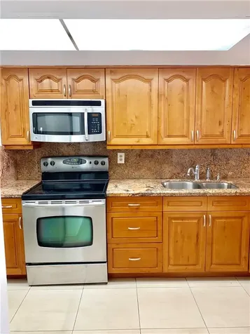 2790 W 60 Street Hialeah FL 33016