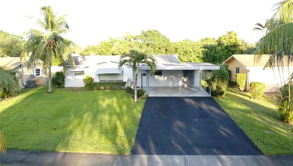240 NW 43rd Avenue Plantation FL 33317