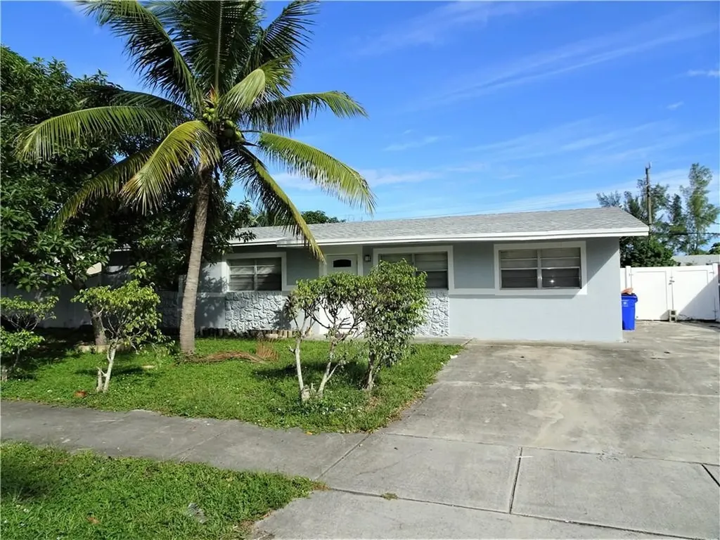 4220 NE 1st Terrace Deerfield Beach FL 33064