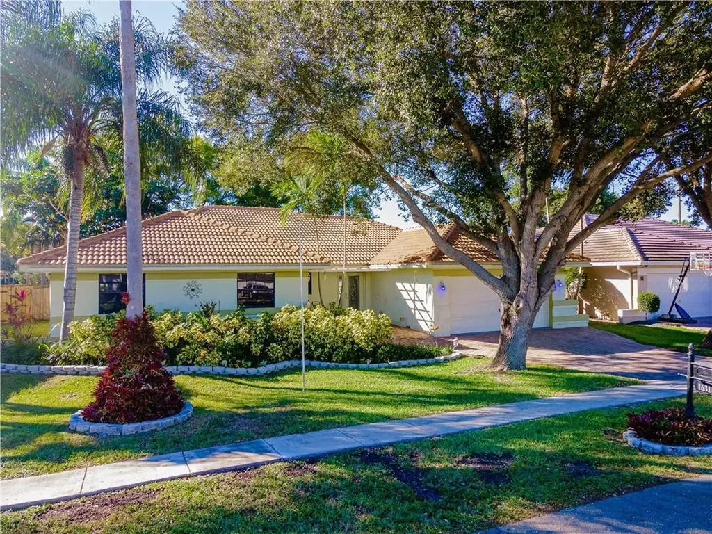 1631 W Oak Knoll Circle Davie FL 33324