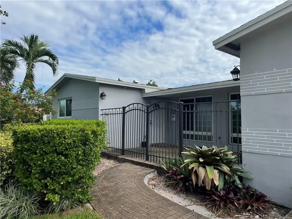 9240 SW 55th Street Cooper City FL 33328