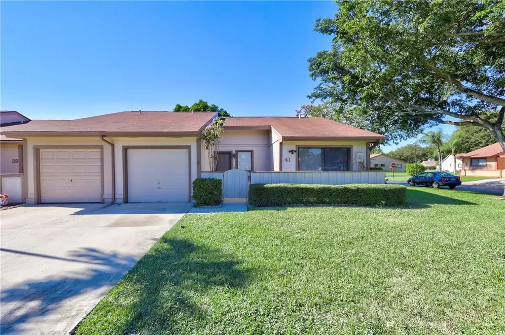 41 Winchmore Lane Boynton Beach FL 33426
