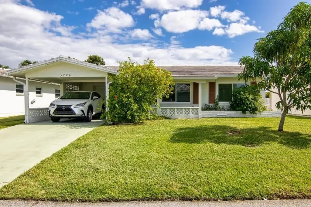 5726 NW 85th Terrace Tamarac FL 33321