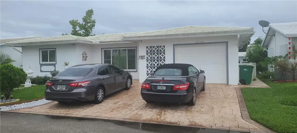 8208 NW 57th Place Tamarac FL 33321