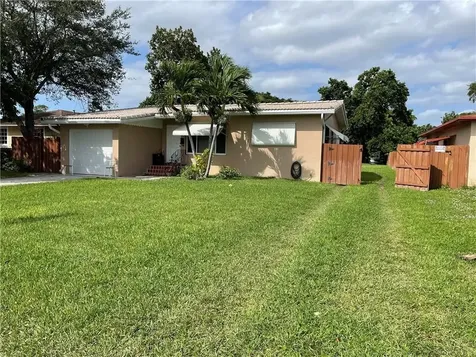 2439 Taylor Street Hollywood FL 33020