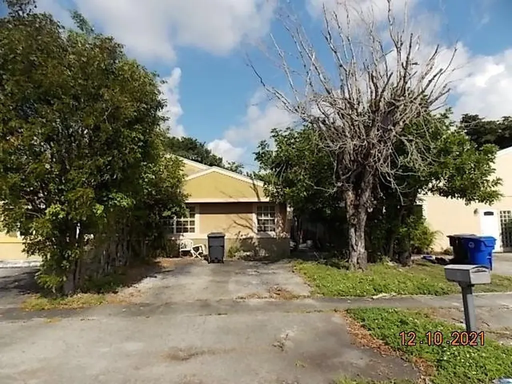7211 SW 14th Street North Lauderdale FL 33068