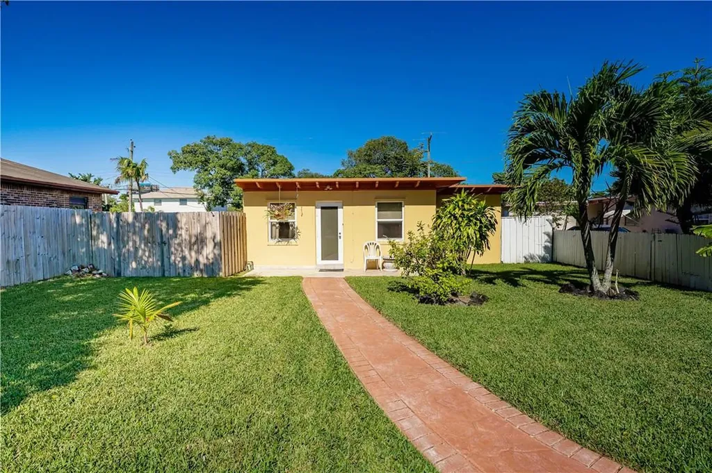 6135 Pierce Street Hollywood FL 33024