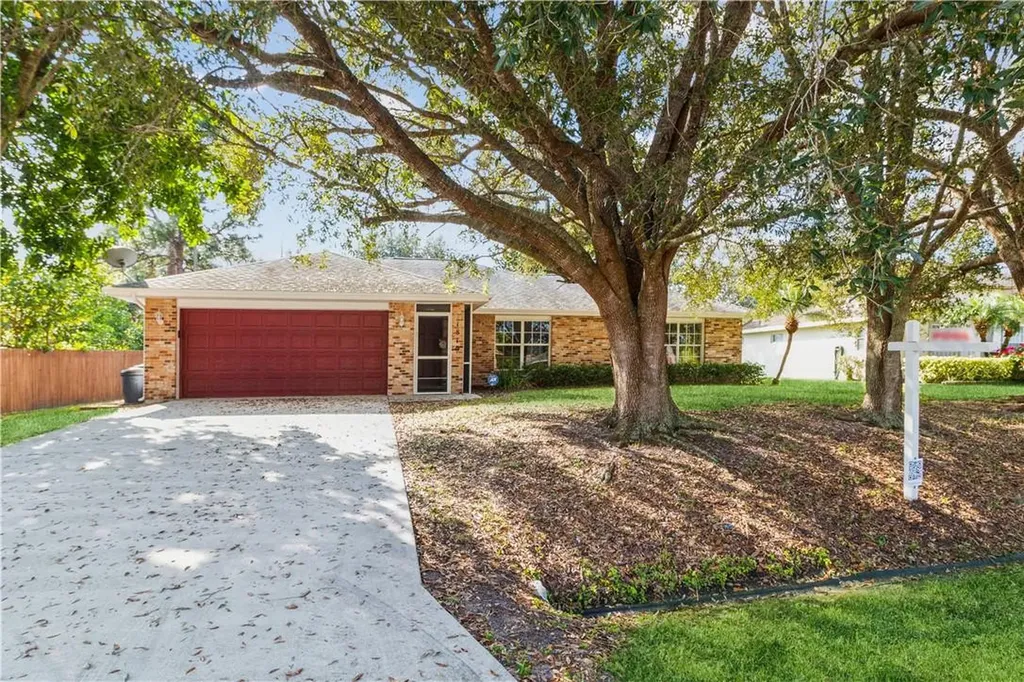 1810 SW Lofgren Avenue Port St Lucie FL 34953